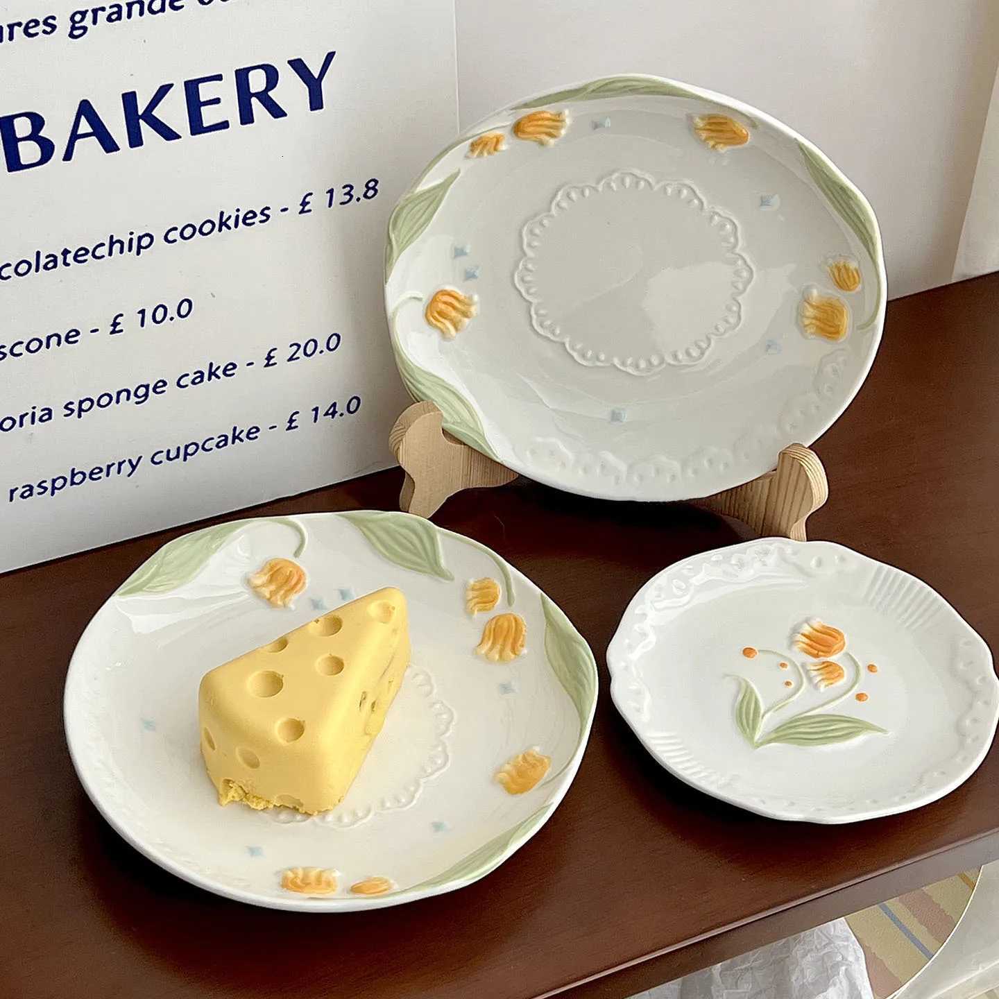 Luxury Elegant Flower Pattern Irregar Round Shape Ceramic Plate Dessert Cake Serving Dinnerware Household Kitchen Porcelain Tableware Y251129