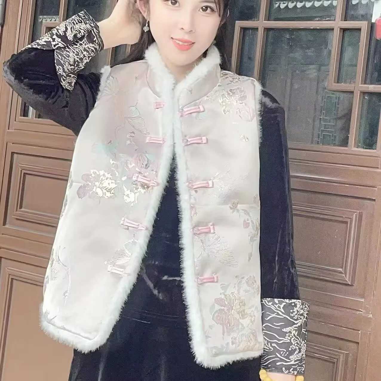 Chinese Embroidered Waistcoat for Women Female Vintage Vest Cotton-Padded Delicate Lady New Autumn Winter 2024T251129