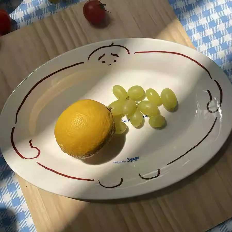 Luxury Cute Creative Ceramic Oval Plate Hug Pattern Stripe Breakfast Dishes 10Inches He Fruit Decor White Plate Kitchen Serving Plate Y251129