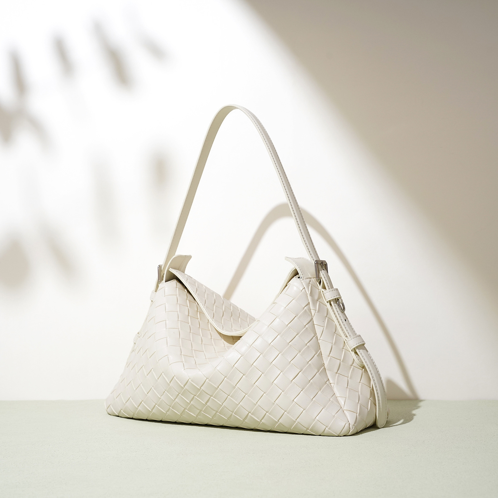 Designer Bag Luxury Handbag New Shoulder Niche Cowhide Diamond Grid Crossbody Bag Women S High End Fashion Genuine Leather Woven Handbag Ophida Bag