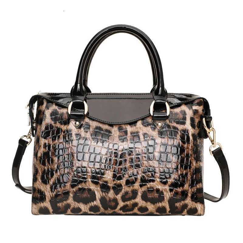 2025 New Genuine Leather Leopard Print Womens Handbags Fashion Versatile Cowhide Shoulder Bag Large Capacity Tote K251128