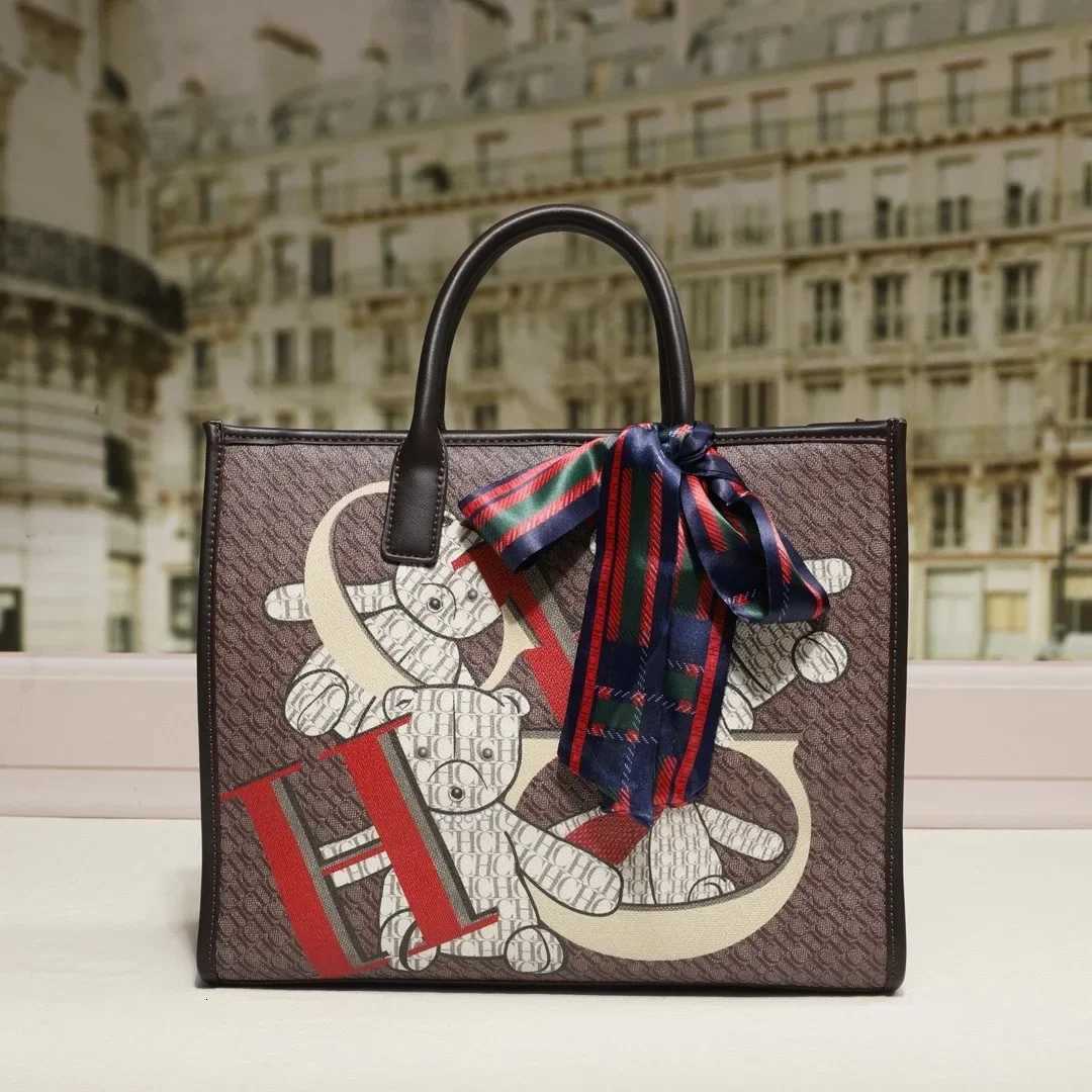 2025 Trendy Large Capacity Commuter Tote Bag Simple Solid Color Crossbody With Fashionable Leather Letter K251128