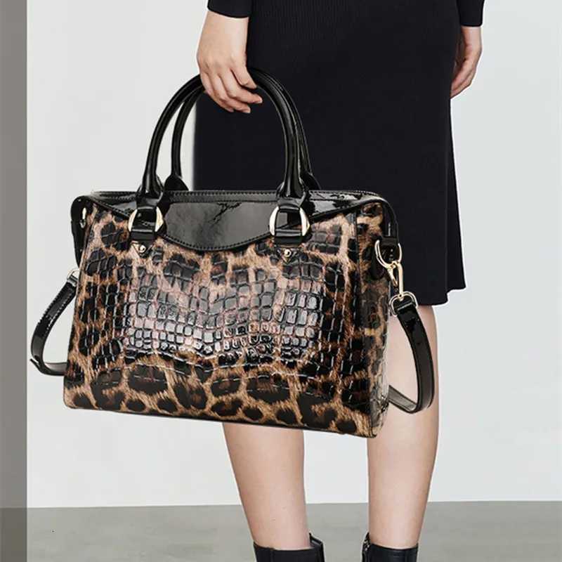 2025 New Genuine Leather Leopard Print Womens Handbags Fashion Versatile Cowhide Shoulder Bag Large Capacity Tote K251128