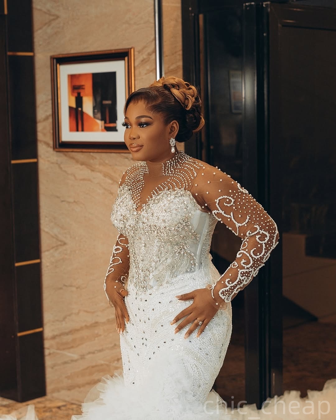 2025 Oversize Aso Ebi Plus Size Ivory Wedding Dress Crystals Beaded Lace Tulle Tiers Full Sleeves Vintage Bridal Gowns Dresses ZJ056