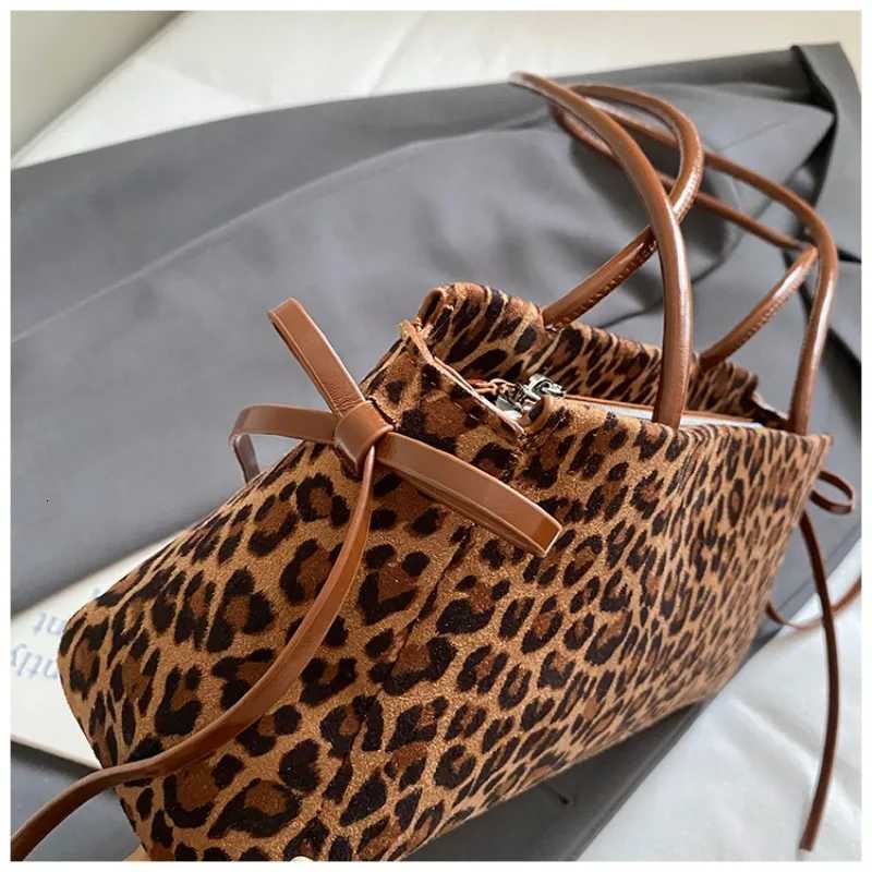 Leopard Print Shoulder Bags Large Capacity Double Sided Use Sense of Luxury Zipper Tote Bags for Women 2025 Hot Sale K251128