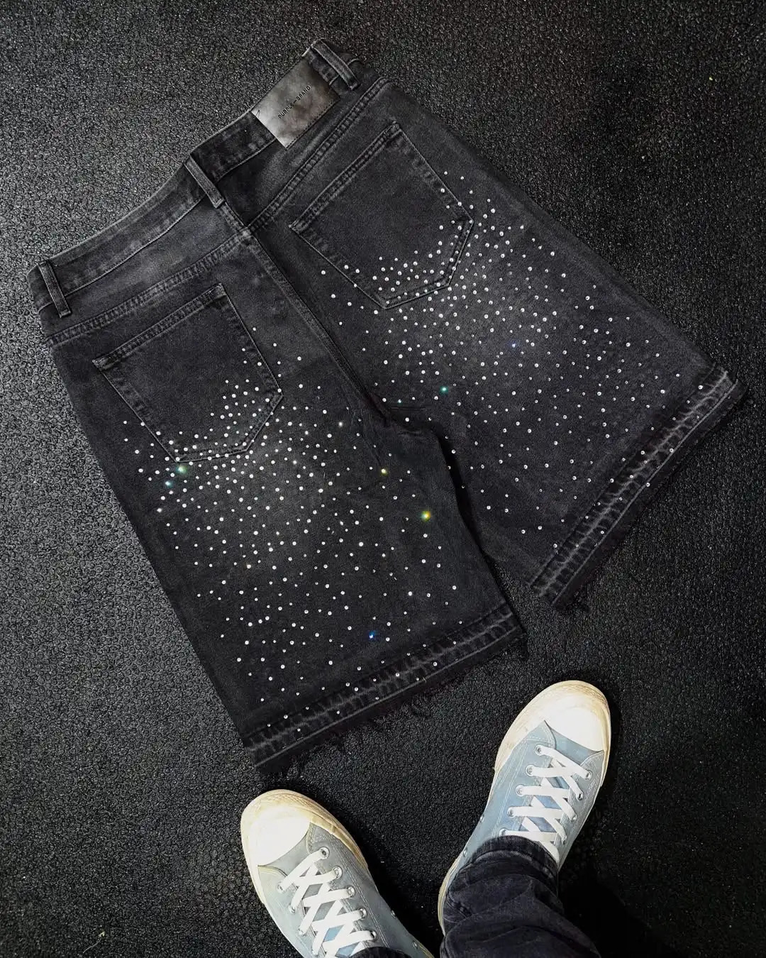 Streetwear Vintage Black Cross Rhinestone Sequin Denim Short Y2K Jeans Men Women Hip Hop Washed Baggy Shorts Over The Knee Pants 251128