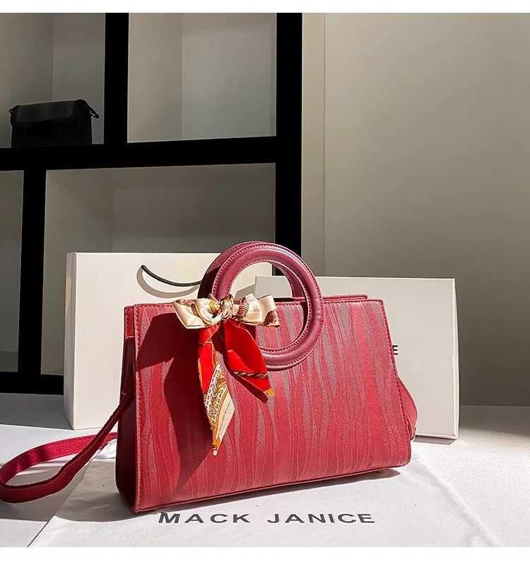 High Quality Red Fashion Striped Women Handbag Textured PU Large Capacity Casual Tote Bag Lady Purse Shoulder Messenger Bag K251128