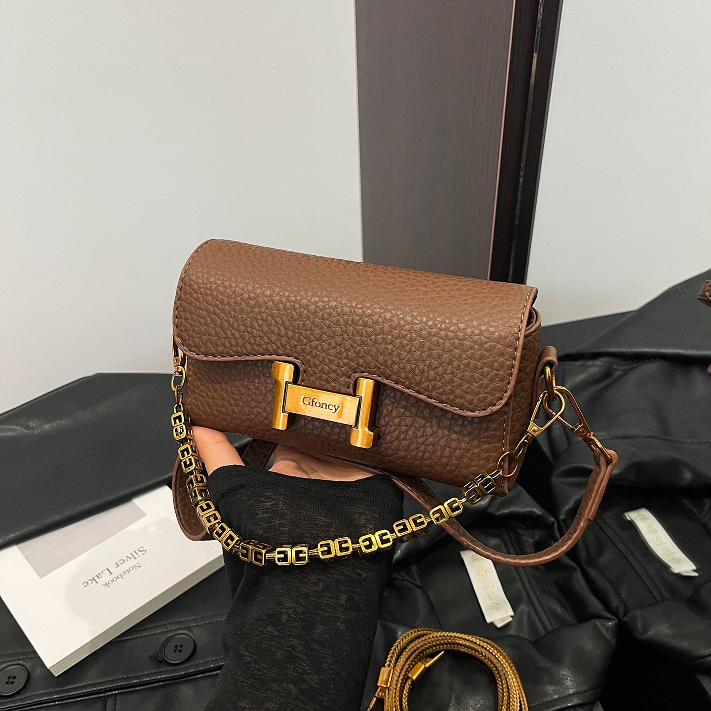High-quality shoulder luxurious flap crossbody handbag stylish retro baguette premium women luxury chain square casual underarm bag Daily commuting le