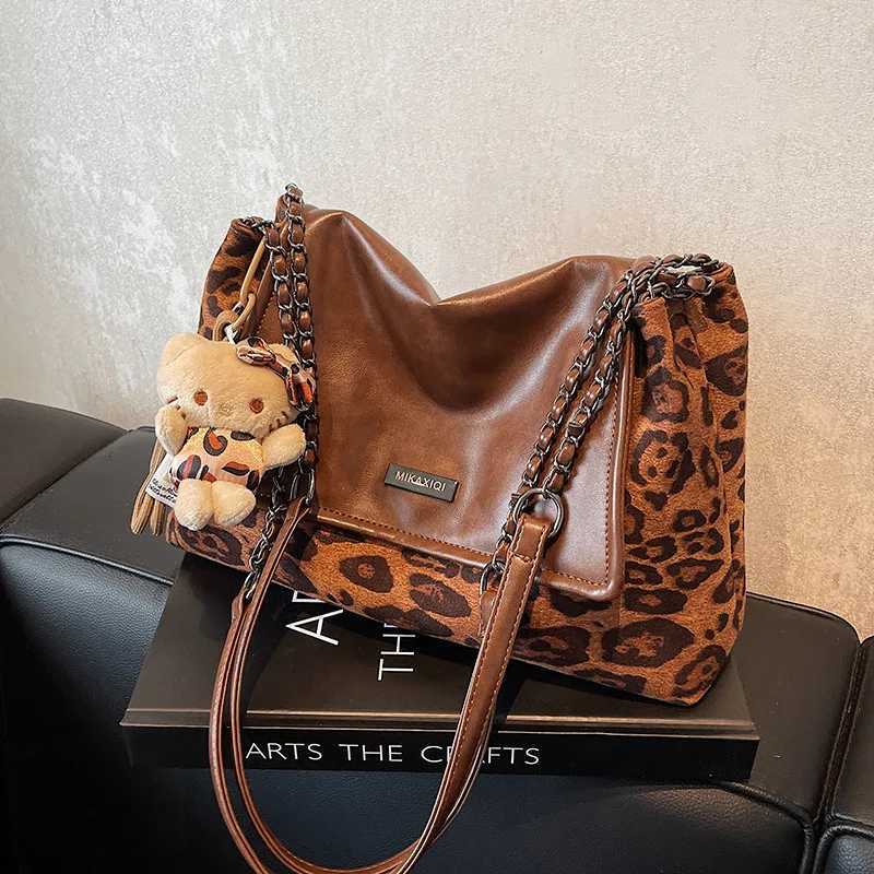 Leopard Print Shoulder Bag for Women Large Capacity Crossbody Bag Designer Autumn Winter Fashion Office Commute Versatile K251128