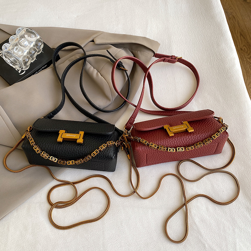 High-quality shoulder luxurious flap crossbody handbag stylish retro baguette premium women luxury chain square casual underarm bag Daily commuting le