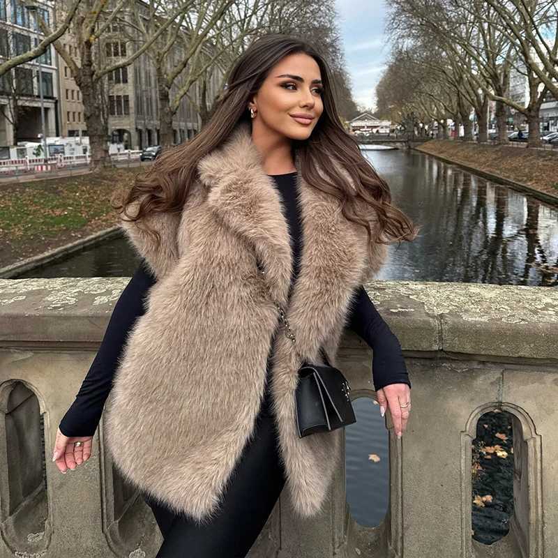 Chic Elegant Faux Fur Vest Top Women Fashion Lapel Fluffy Vests Coat 2025 Winter Female Sleeveless Jacket Waistcoat Outerwear T251129