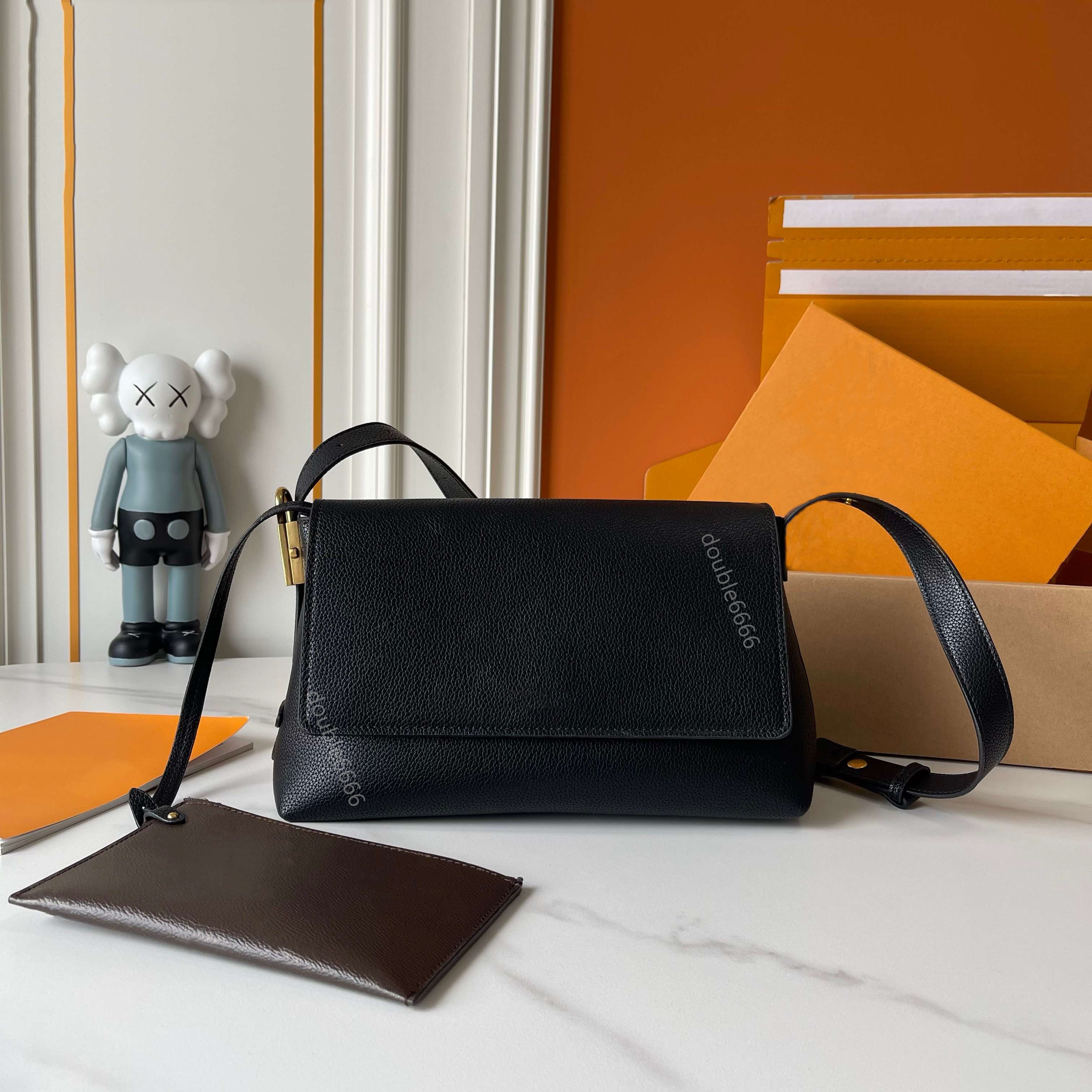 Designer Women's Envelope Bag Flap Bag Leather Crossbody Bag Stylish Shoulder Bag man Messenger Bag Travel Bag Commuter Bag Work Bag Handbag