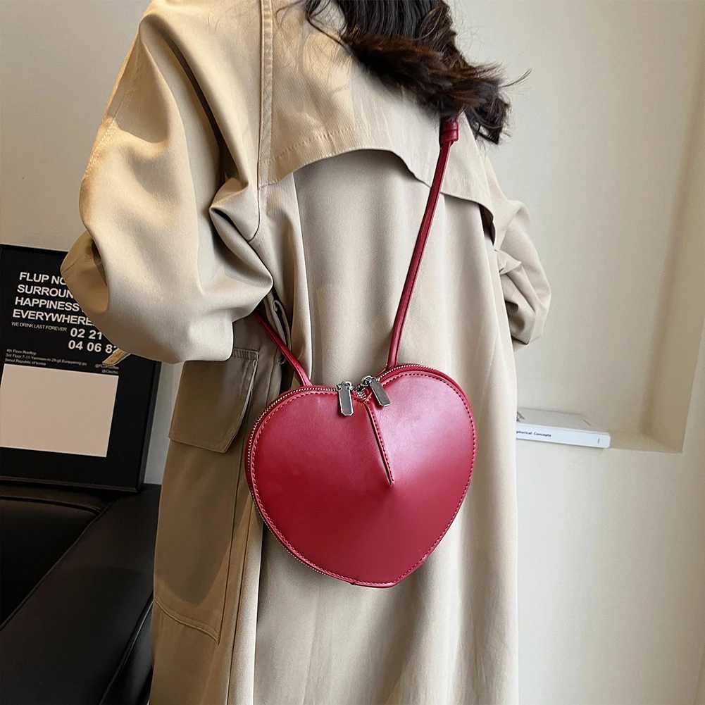 Peach Heart Shape Crossbody Bag PU Leather Shoulder Bag Womens Stray Handbag Luxury Retro Red Womens Wallet HandbagW250429