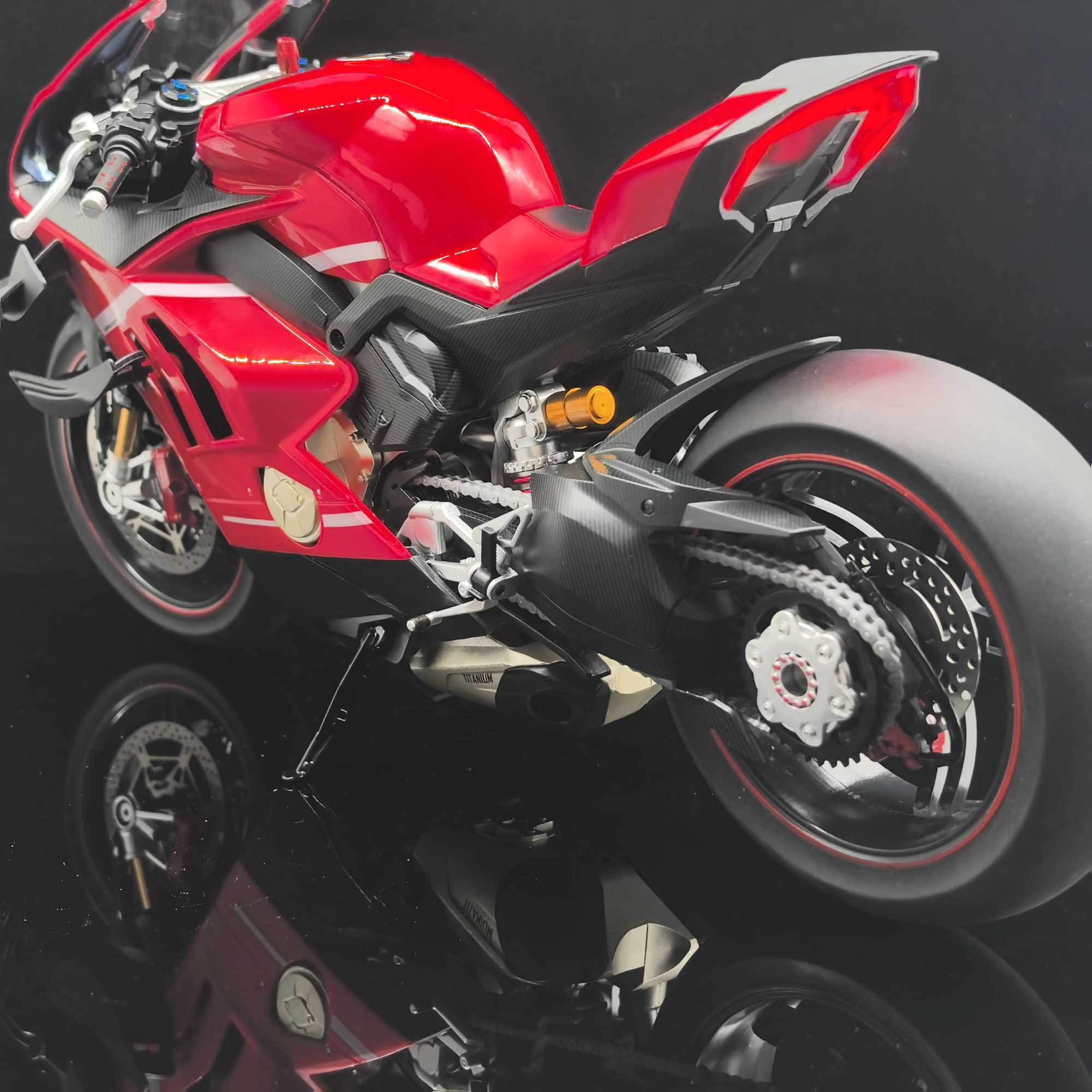 Spray 17 Ducati V4S 16 V4R Super Motorcycle Alloy Diecast Metal Model Street Racing Ornament Start Collection Of Hobbies Boy J251129
