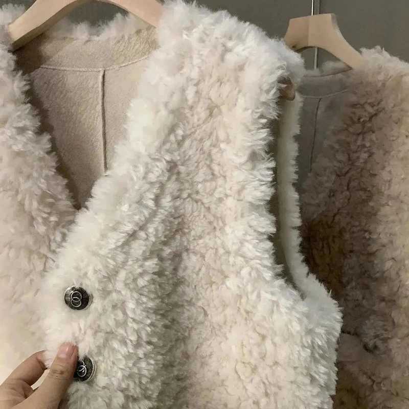 Female Lamb wool Waistcoat Jacket 2025 Spring Autumn New Single Breasted Slim Sleeveless Coat Warm Womens Short Casual Vest TopT251129