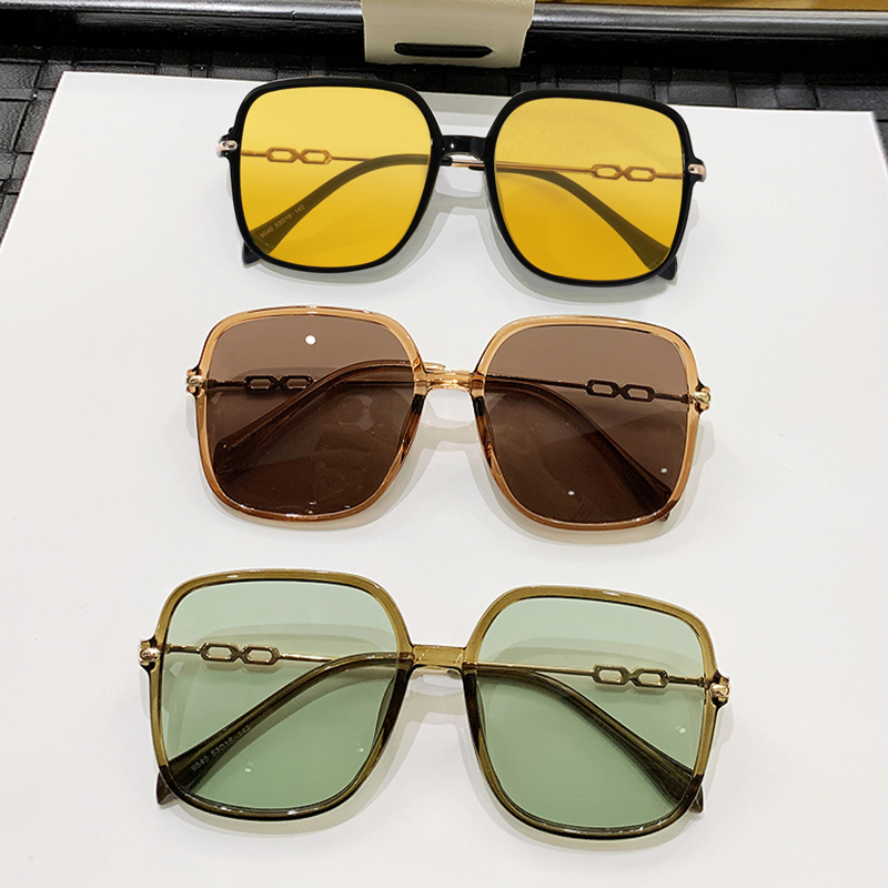 3 pairs of classic square sunglasses for both men and women, interpreting a fashionable attitude