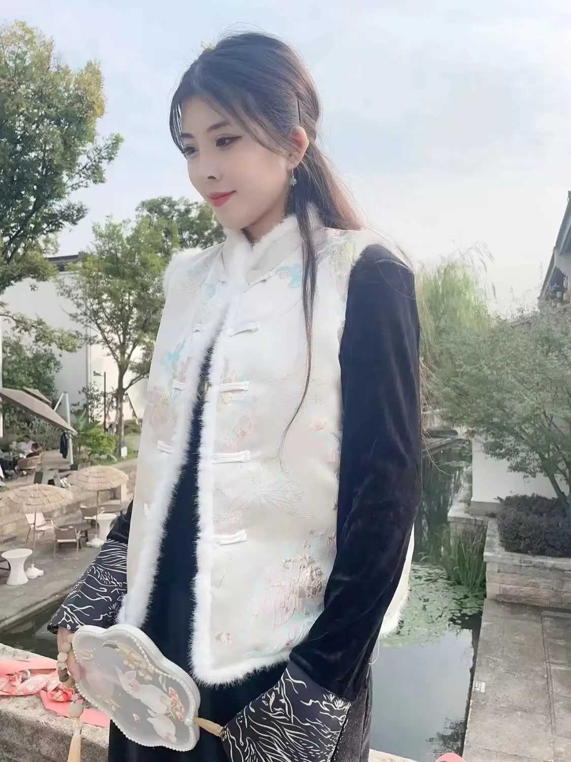 Chinese Embroidered Waistcoat for Women Female Vintage Vest Cotton-Padded Delicate Lady New Autumn Winter 2024T251129