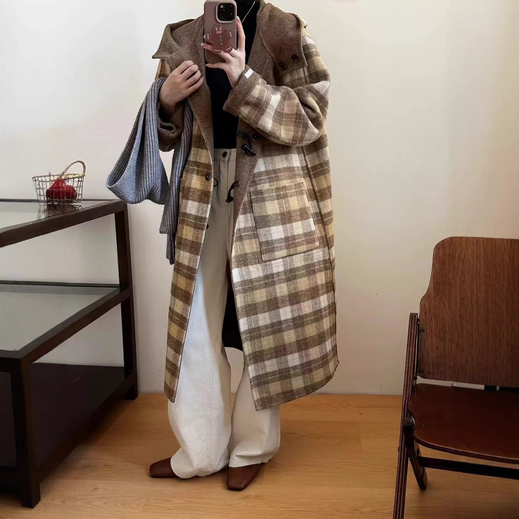 Lautaro Autumn Winter Long Loose Warm Plaid Wool Blends Trench Coat for Women Raglan Sleeve Belt Double Breasted Woolen Overcoat 240822