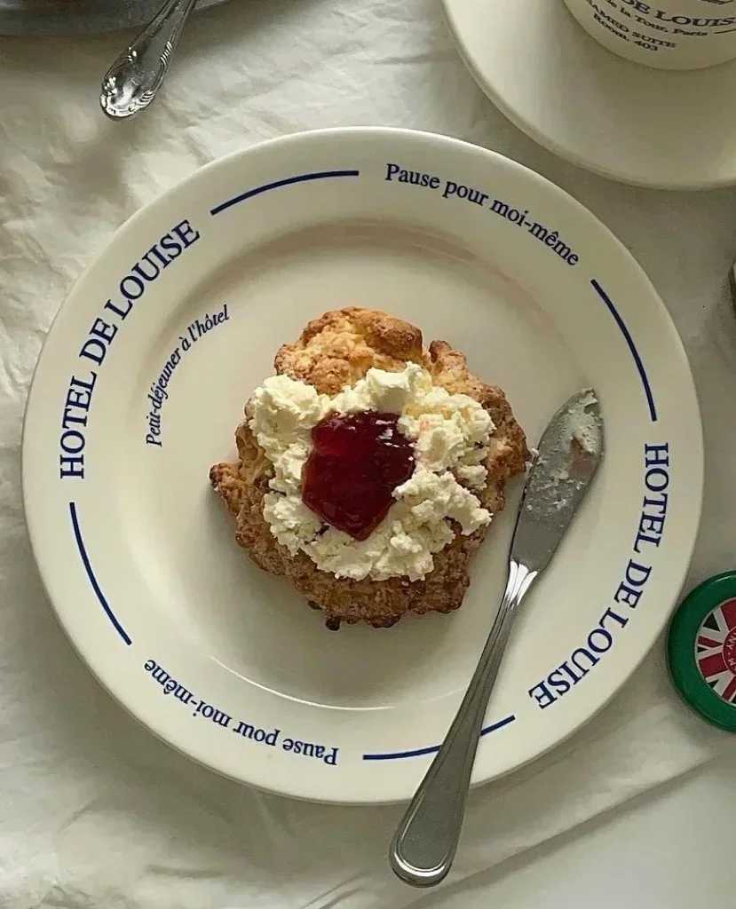 Luxury Blue English Letters Line Breakfast Salad Bread Flat Plate Desserts Cake Steak Western Cuisine Italian Pasta Ceramics Tableware Y251129