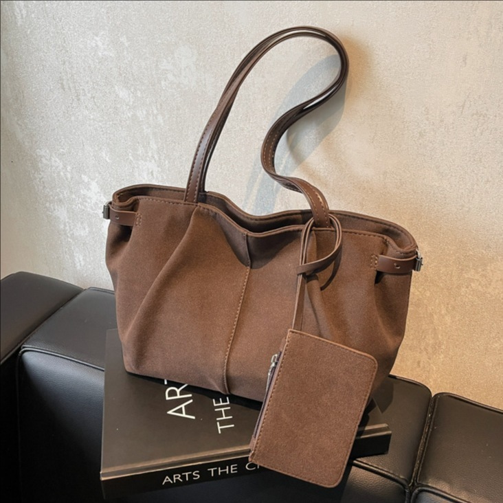 Fashion Classic Niche Wave Internet Celebrity Chain Shoulder Cross Body Bag Paradigm Small Square Bag 240828