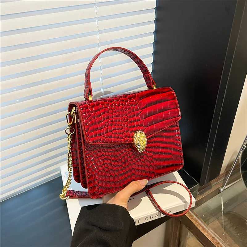 2025 Crocodile-Embossed Chain Bag - Crossbody/Handheld Multi-Way Purse Elegant Womens Handbag K251128