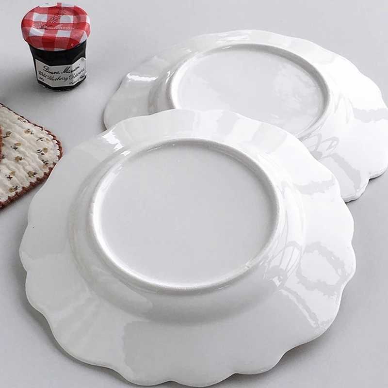 Luxury Noric Style Ceramic Plates Household 73 Inch Floral Pattern Aesthetic Cake Dessert Dish Floral Shape Exquisite Tableware Y251129