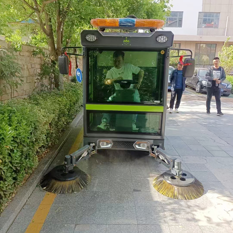 Urban Street Cleaning Vehicle For Effective Sanitation And Dust Management