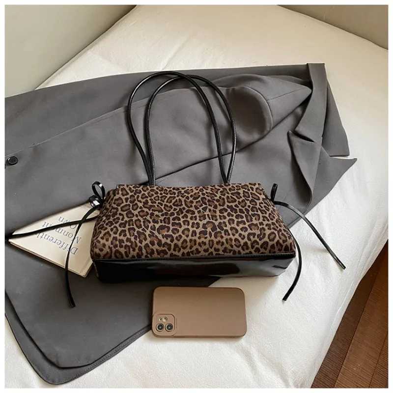 Leopard Print Shoulder Bags Large Capacity Double Sided Use Sense of Luxury Zipper Tote Bags for Women 2025 Hot Sale K251128