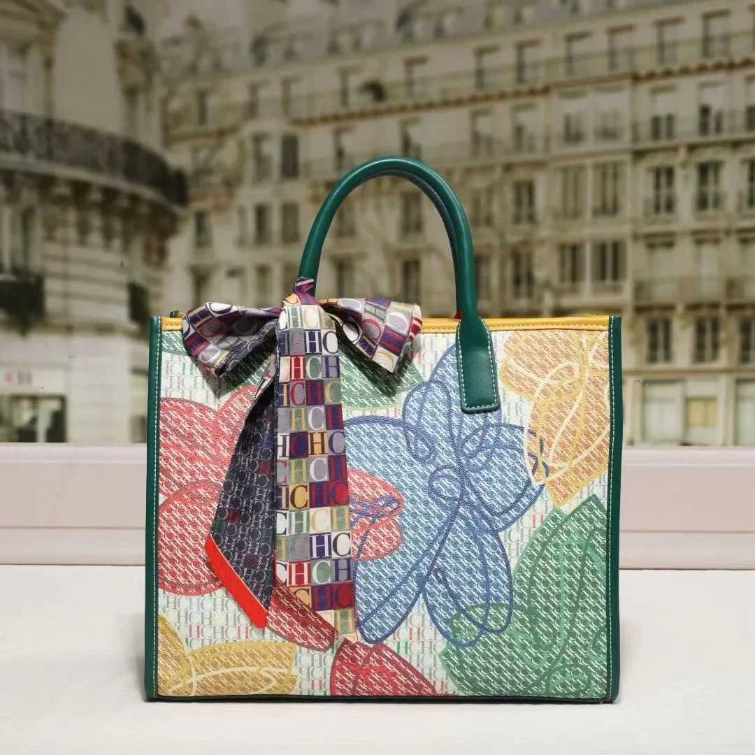 2025 Trendy Large Capacity Commuter Tote Bag Simple Solid Color Crossbody With Fashionable Leather Letter K251128