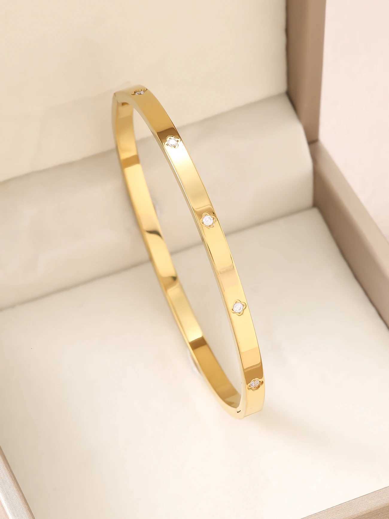 1pc 18K Gold Plated Stainless Steel Stackable Bracelet With Chain And Clover Design Fashion Style For Women Suitable For CasuaT251129