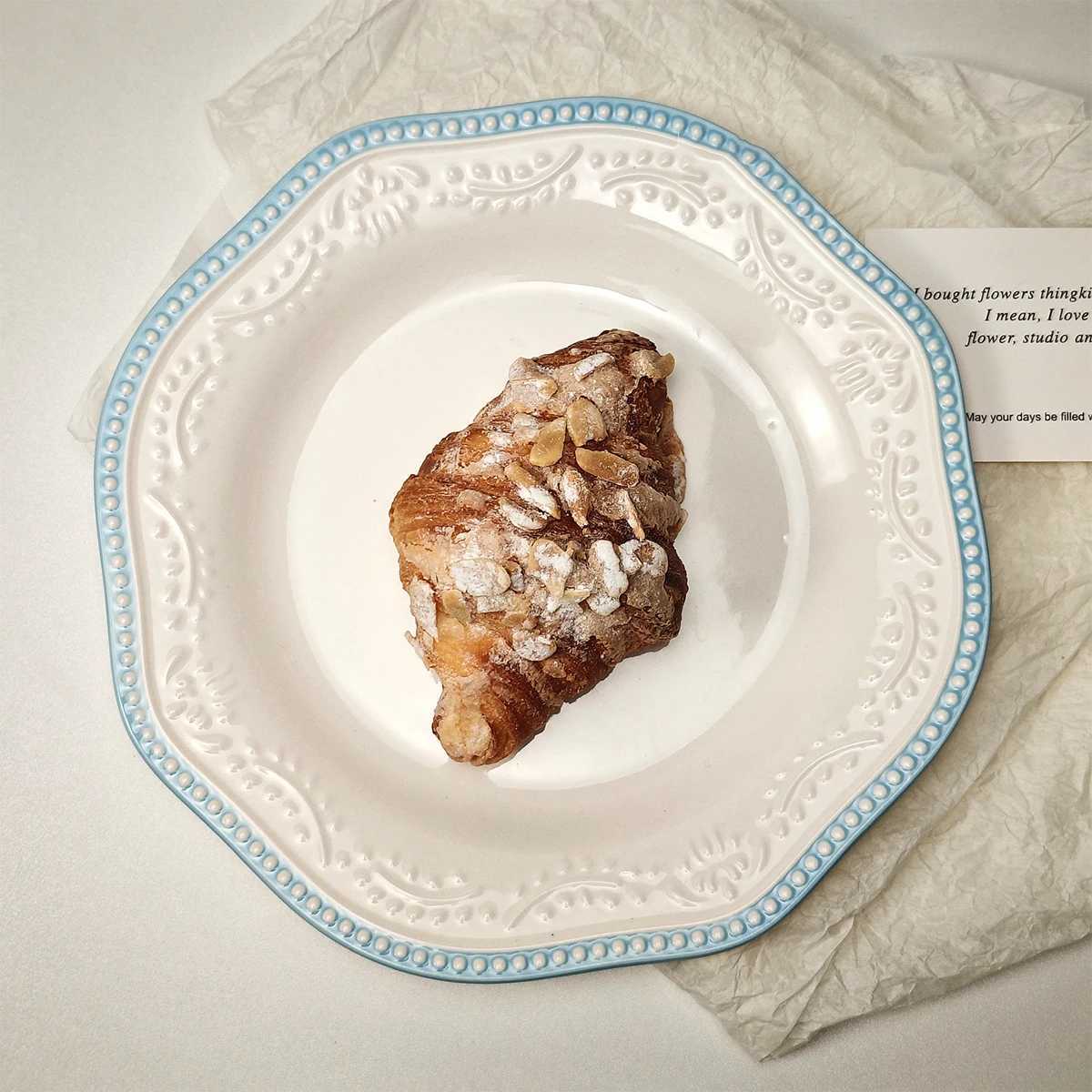 Luxury French Dessert Plates Exquisite Household Breakfast Dish Retro Coffee Shop Ceramic Tableware Chic Western Cuisine Plate Y251129