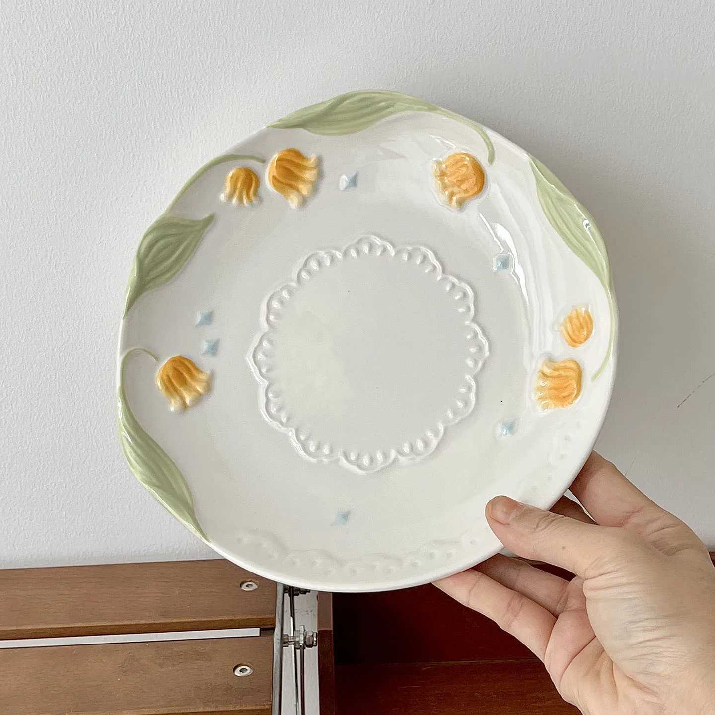 Luxury Elegant Flower Pattern Irregar Round Shape Ceramic Plate Dessert Cake Serving Dinnerware Household Kitchen Porcelain Tableware Y251129