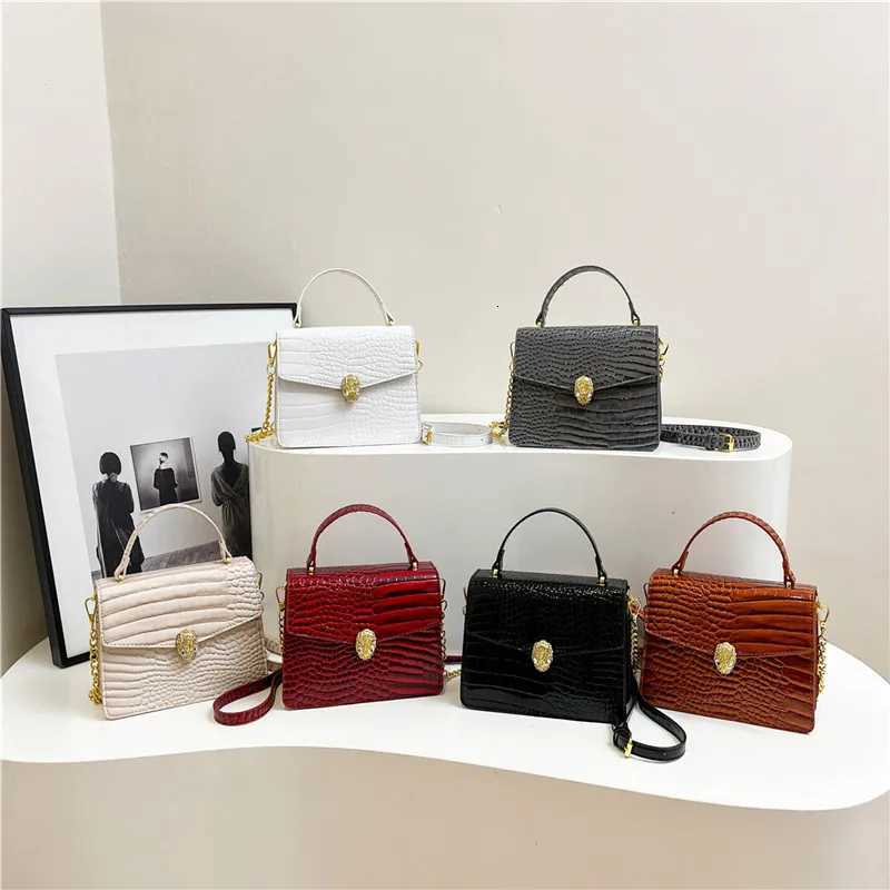 2025 Crocodile-Embossed Chain Bag - Crossbody/Handheld Multi-Way Purse Elegant Womens Handbag K251128