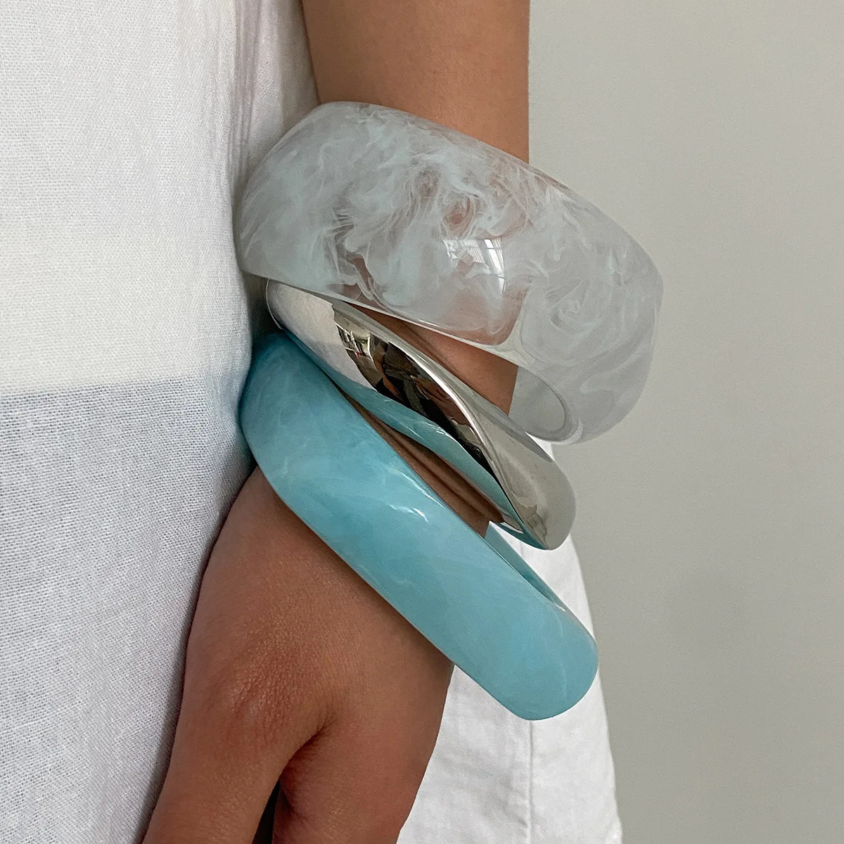Vintage Punk Blue White Thick Resin Acrylic Smudging Bangles Geometric Irregular Wide Cuff Bangle Bracelet For Women Men Jewelry 251129