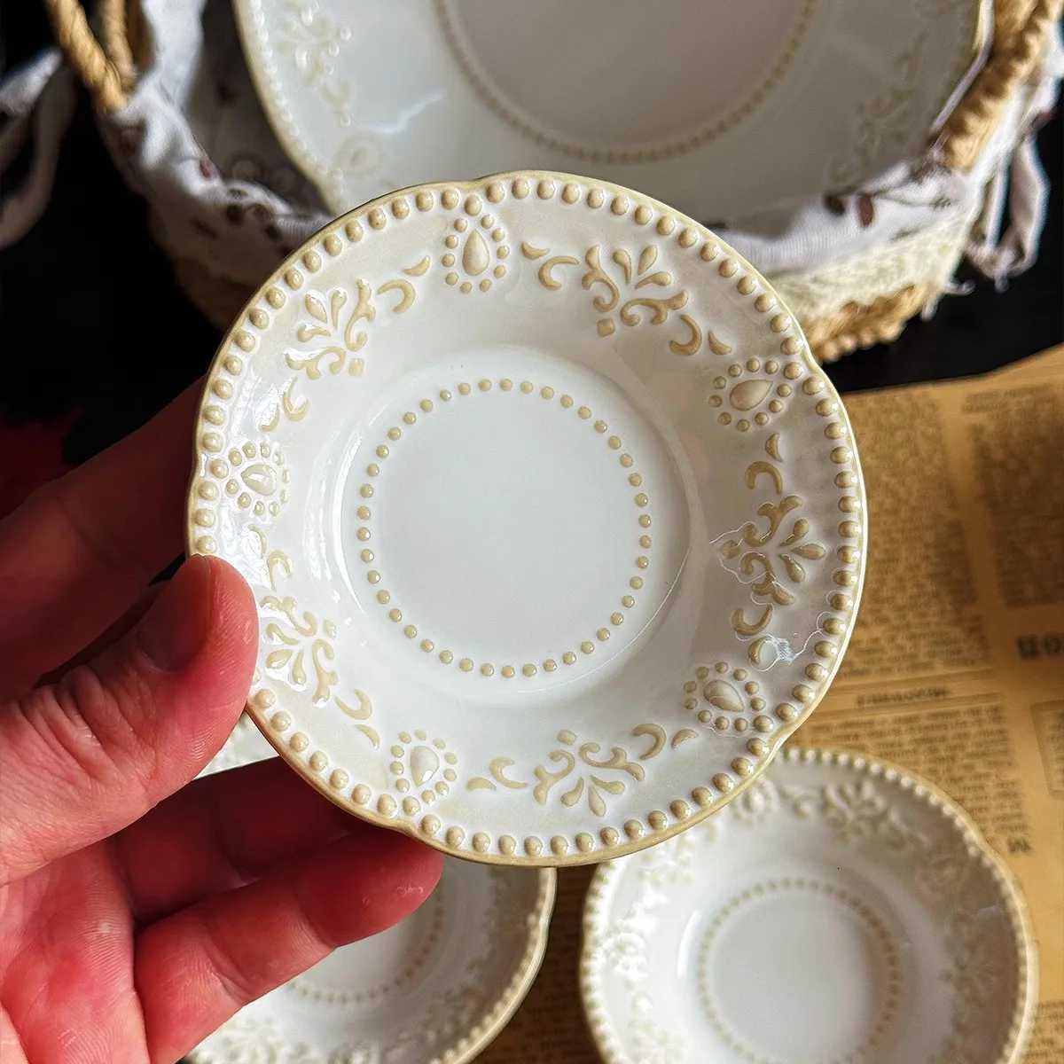 Luxury French Ceramic Dish Retro Restaurant Dipping Dishs Exquisite Household Kitchen Tableware European Dessert Round Plates Y251129