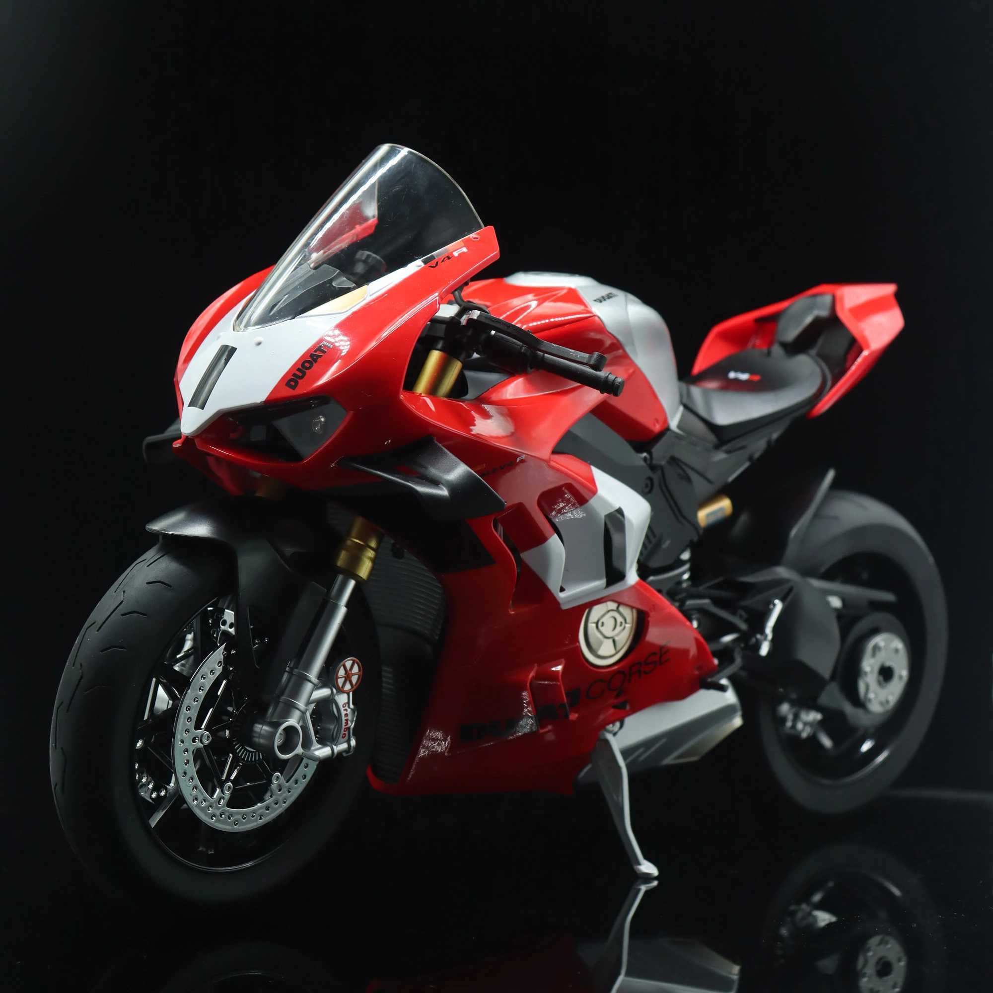 Spray 16 Ducati V4S 1/9 H2R Racing motorcycle Alloy Diecast Model Car Sound And Light Dynamic ornaments decoration Collection J251129