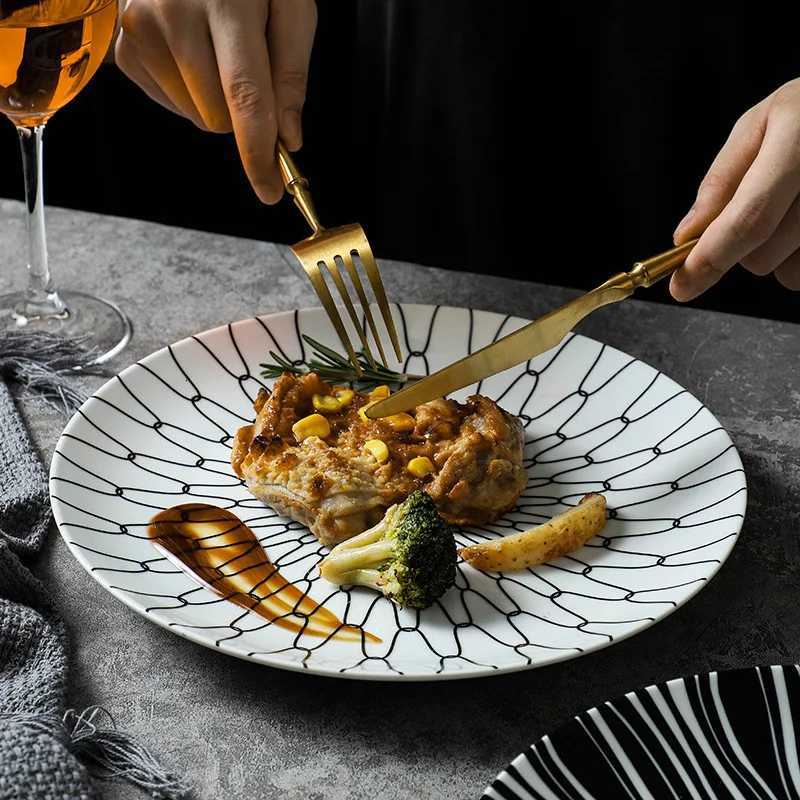 Luxury Black White Stripe Ceramic Dinner Steak Plate Porcelain Pasta Salad Snacks Dishes Wedding Gift Round Kitchen Tableware 10 Inch Y251129