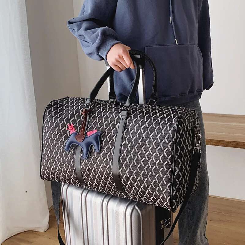 new fashion womens travel large capacity classic lage trend brand mens sports fiess bag designer handbag