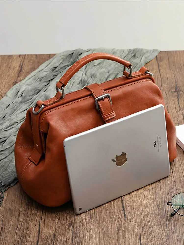 Genuine Leather Doctor Handbag 100 Cowhide Women Big Shoulder High Quality Vintage Manual Paint Crossbody Bags K251128