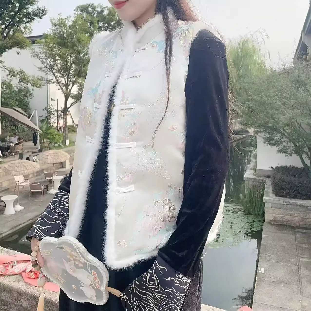 Chinese Embroidered Waistcoat for Women Female Vintage Vest Cotton-Padded Delicate Lady New Autumn Winter 2024T251129