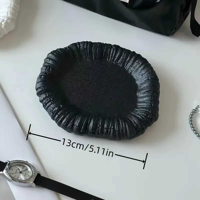 Simple Creative Irregular Ceramic Jewelry Storage Tray Jewelry Earrings Display Desktop Accessories Give Friends Birthday Gifts Y251129