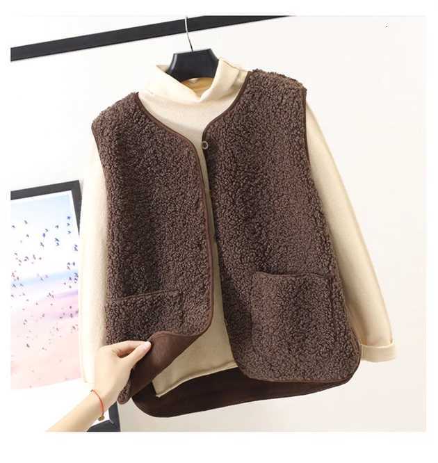 2024 Autumn Winter Womens Vest Lamb Wool Korean Version Versatile Imitation Fur One Short Girls Button Vest Coat Casual CoffeT251129