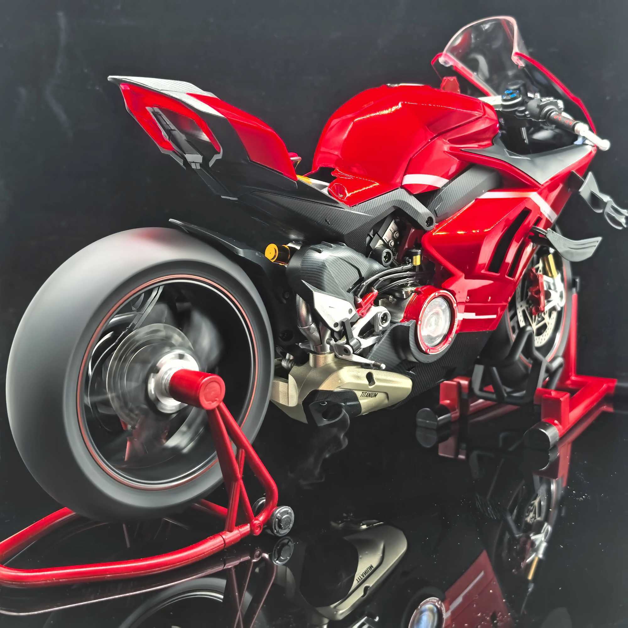 Spray 17 Ducati V4S 16 V4R Super Motorcycle Alloy Diecast Metal Model Street Racing Ornament Start Collection Of Hobbies Boy J251129