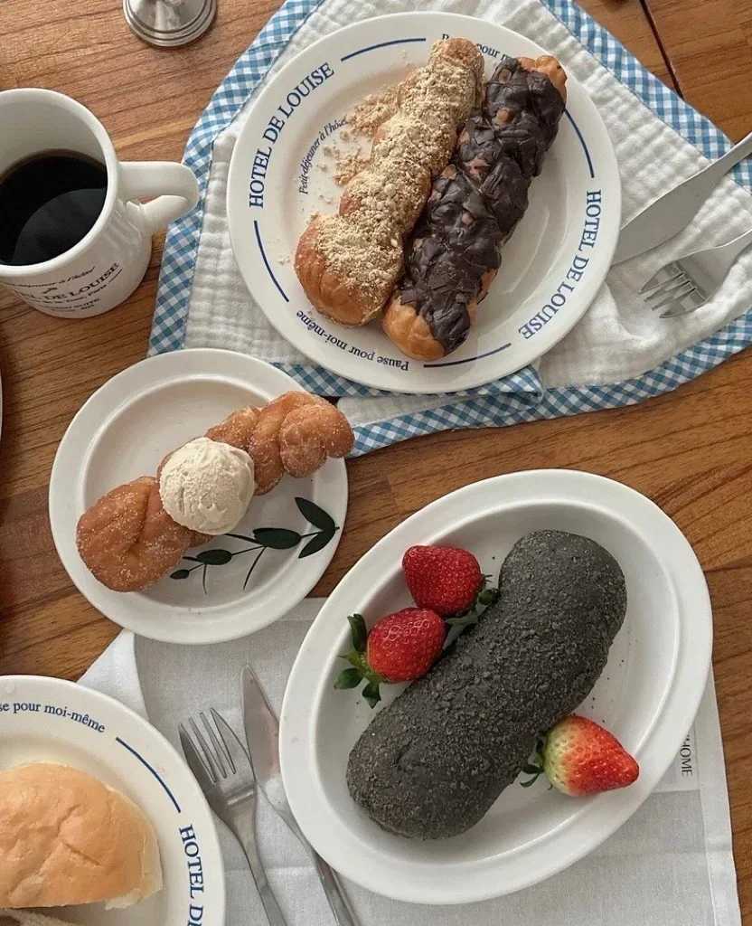 Luxury Blue English Letters Line Breakfast Salad Bread Flat Plate Desserts Cake Steak Western Cuisine Italian Pasta Ceramics Tableware Y251129