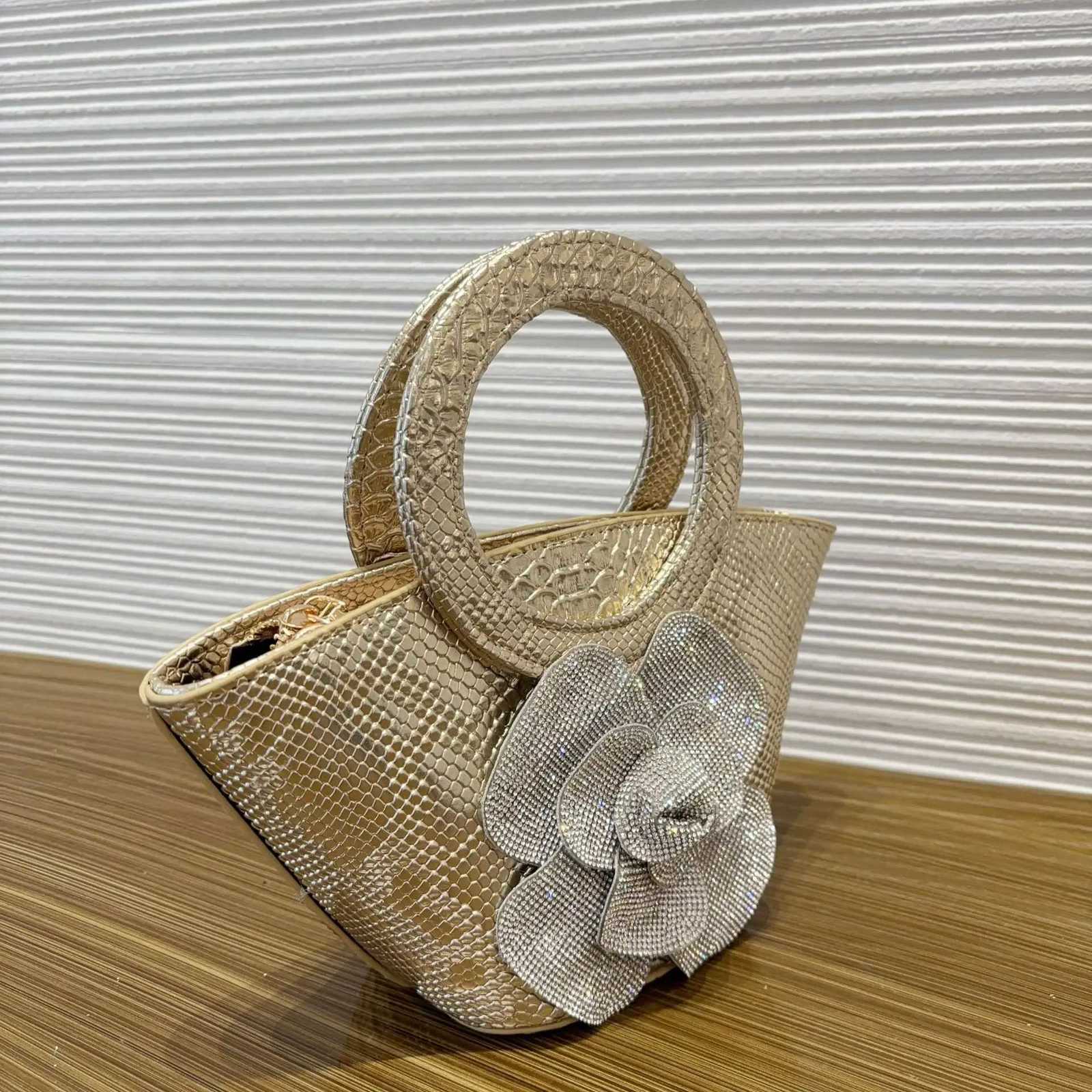 2025 New Designer Luxury Diamond Inlay Crocodile Bags Womens Handbags Fashion 3D Decal Versatile PU Leather Chain Shoulder Bags K251128