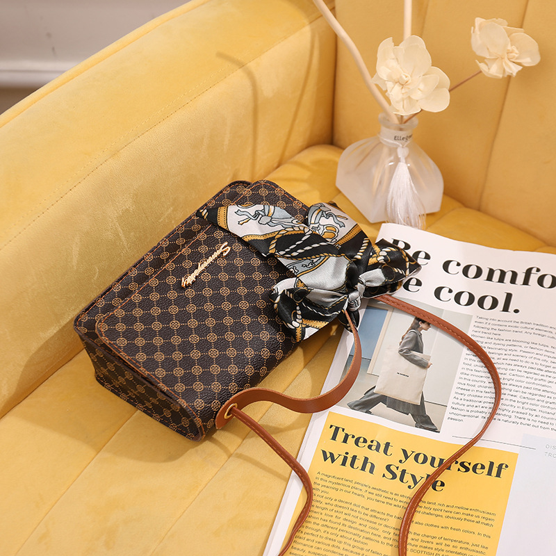 Wholesale Cheap Lady's Crossbody Bag: Elegant & Stylish Small Squared Design
