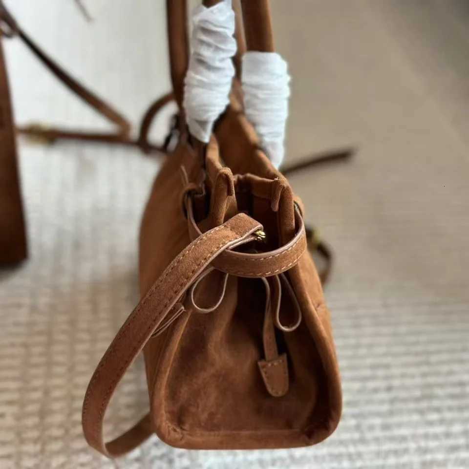 Designer 2025 New Casual Versatile Leather Belt Buckle Suede Underarm Bag Premium Texture Niche Handbag Crossbody Bag Shoder Bag Y251128