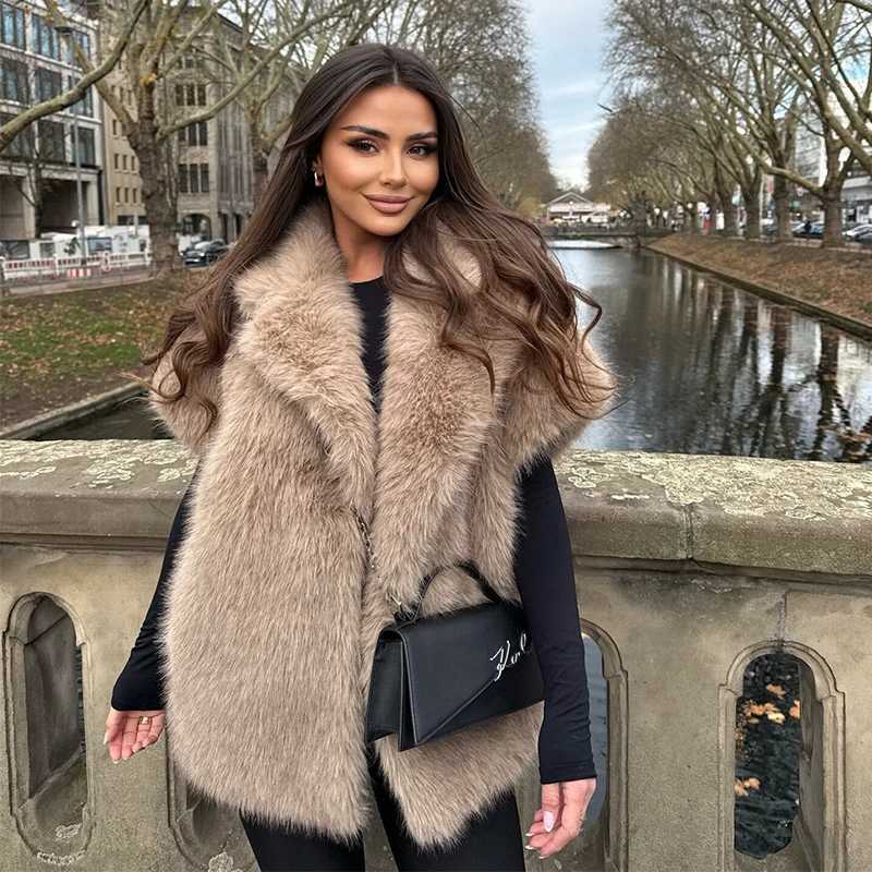 Chic Elegant Faux Fur Vest Top Women Fashion Lapel Fluffy Vests Coat 2025 Winter Female Sleeveless Jacket Waistcoat Outerwear T251129