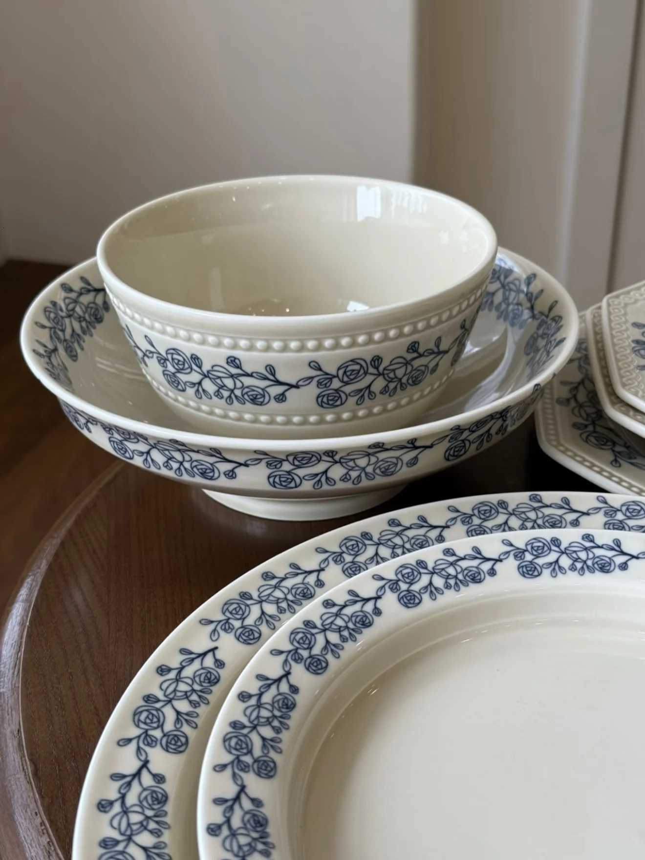 Luxury French Retro Ceramic Tableware Set Daily Household High Quality Fruit Plates Simple Daily Household Breakfast Milk Bowl Y251129