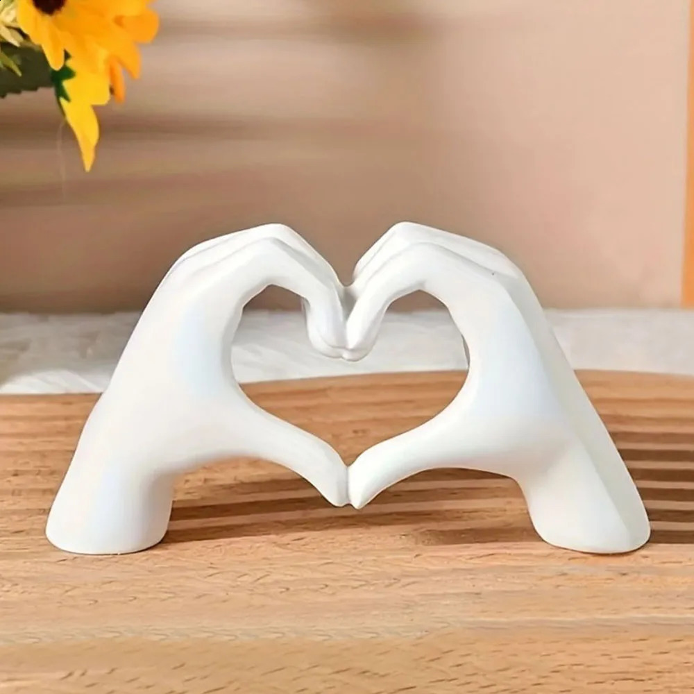 Resin Love Gesture Statues Sculptures Desktop Ornament Sculptures Figurines Nordic Light Art Crafts Office Home Decor 250422